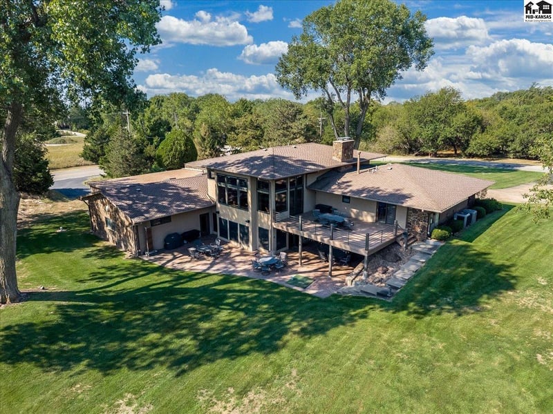 45 Linksland Dr, Hutchinson, KS 67502