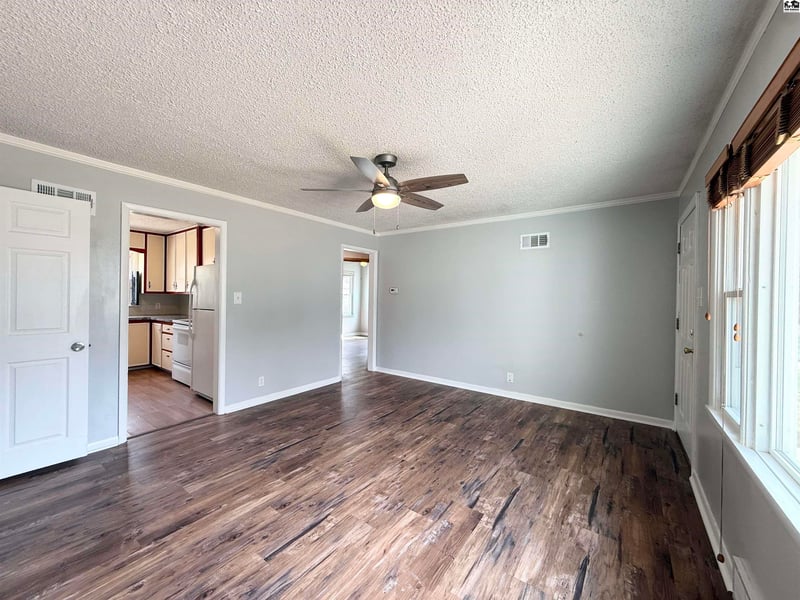 1410 N Orchard Ave, Hutchinson, KS 67501