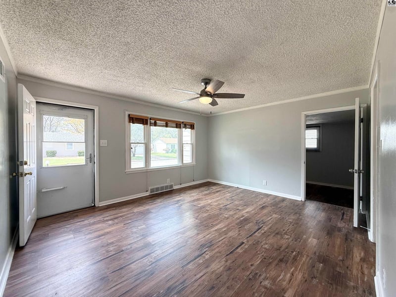 1410 N Orchard Ave, Hutchinson, KS 67501