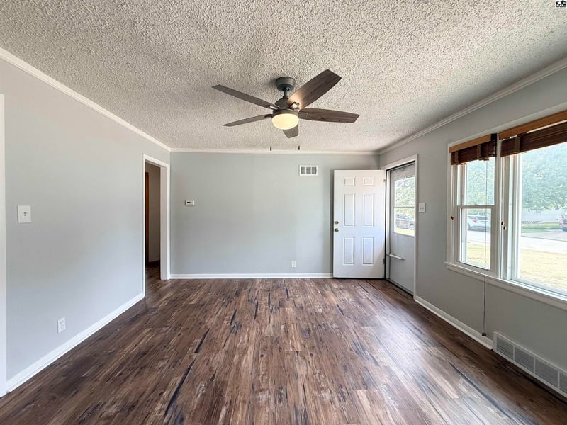 1410 N Orchard Ave, Hutchinson, KS 67501