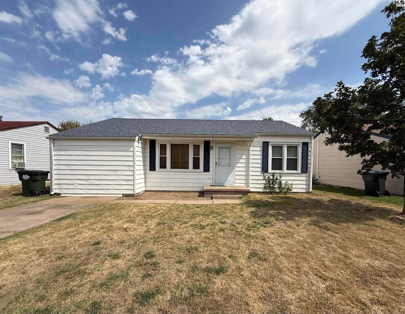 1410 N Orchard Ave, Hutchinson, KS 67501