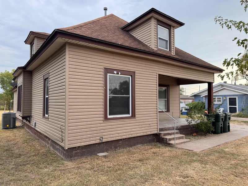 317 E Avenue A, South Hutchinson, KS 67505