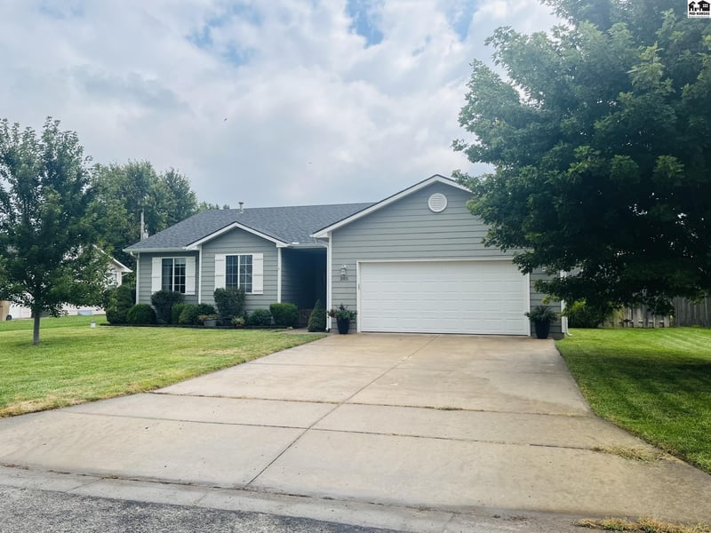 205 E 37th Ave, Hutchinson, KS 67502
