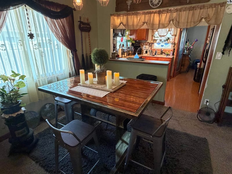 310 W 13th Ave, Hutchinson, KS 67502-1234