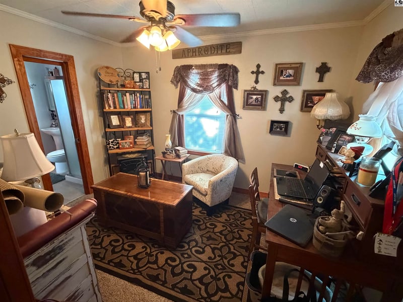 310 W 13th Ave, Hutchinson, KS 67502-1234