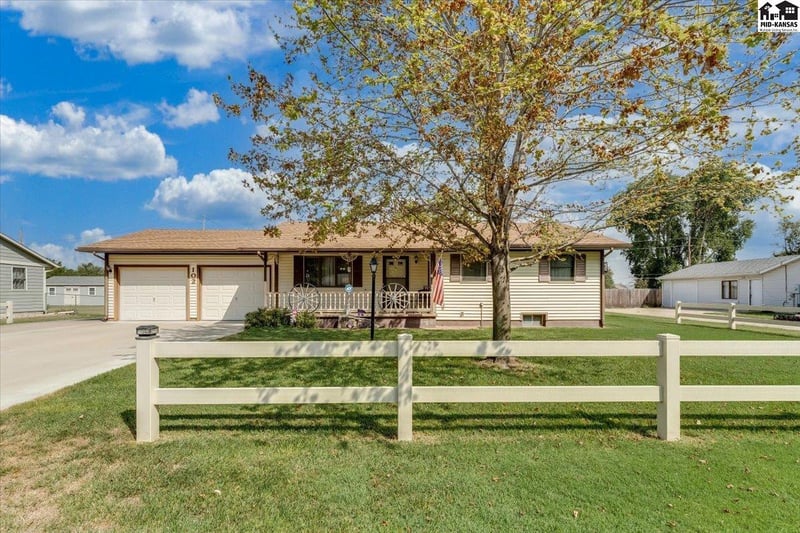 102 Robert St, Hutchinson, KS 67502
