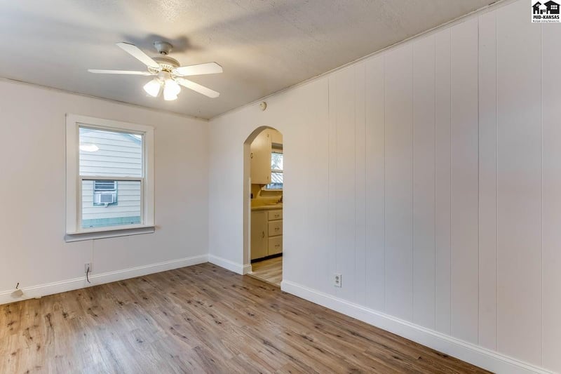 713 E 11th Ave, Hutchinson, KS 67501