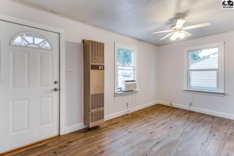 713 E 11th Ave, Hutchinson, KS 67501