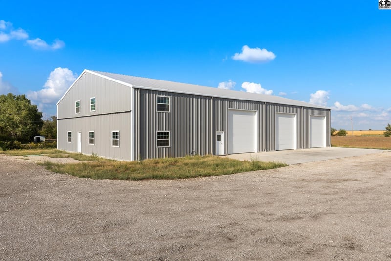2939 N Halstead Rd, Halstead, KS 67056