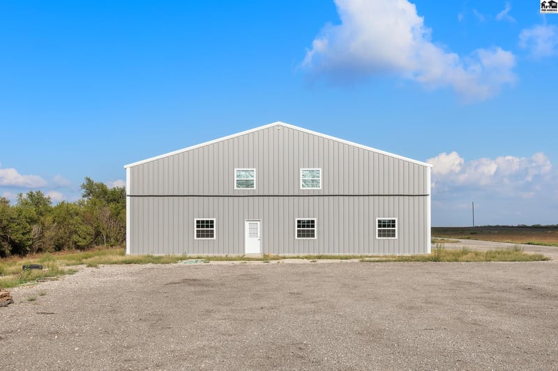2939 N Halstead Rd, Halstead, KS 67056