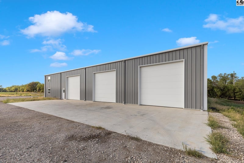 2939 N Halstead Rd, Halstead, KS 67056