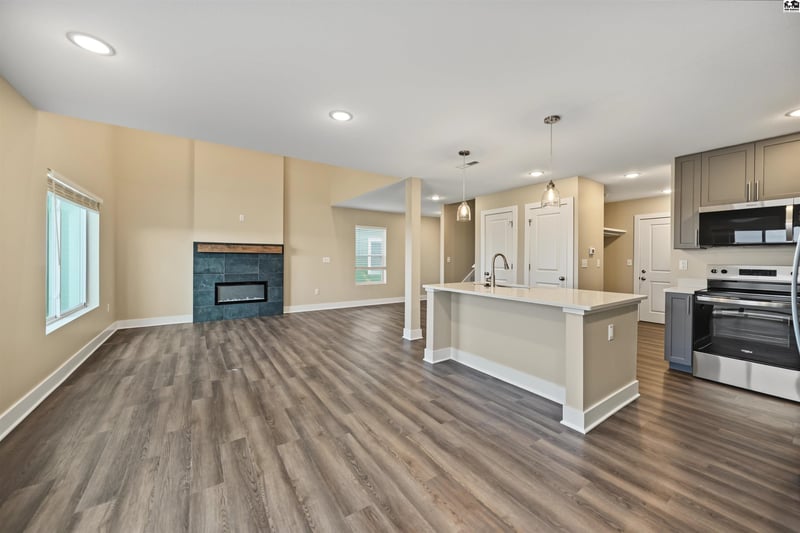 1224 Steve Hawley Ln, Salina, KS 67401