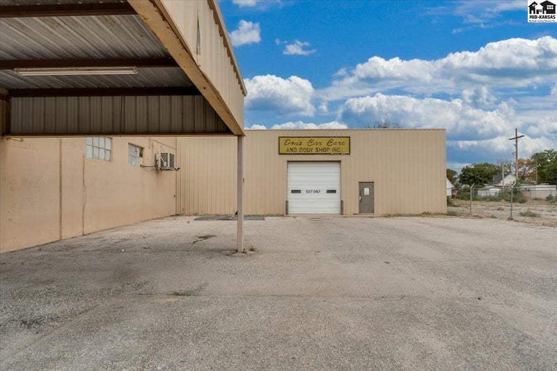 104 E 4th Ave #110 E 4th Ave, Hutchinson, KS 67501