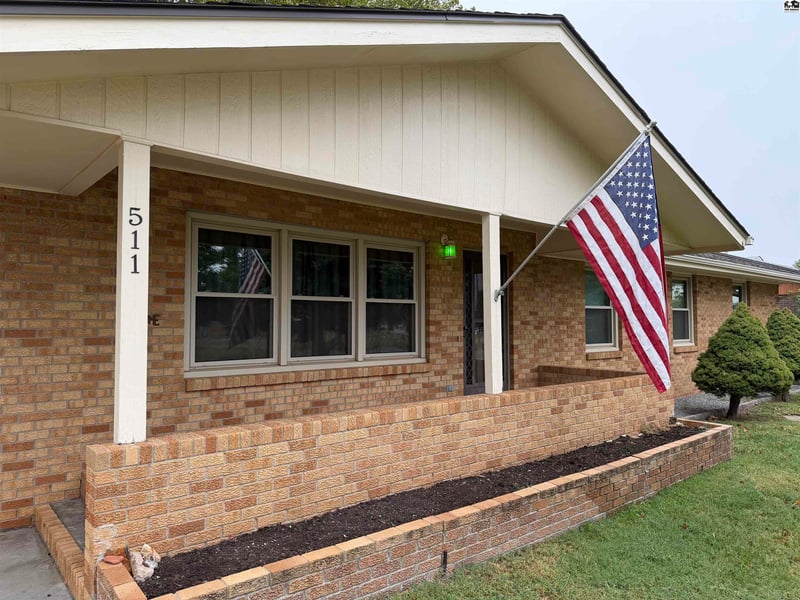 511 Iowa Ave, Pratt, KS 67124