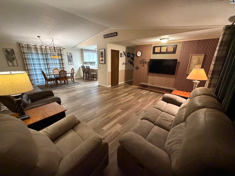511 Iowa Ave, Pratt, KS 67124
