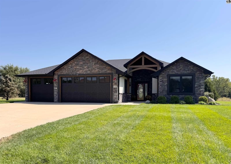 1 Panorama Ct, Hutchinson, KS 67502