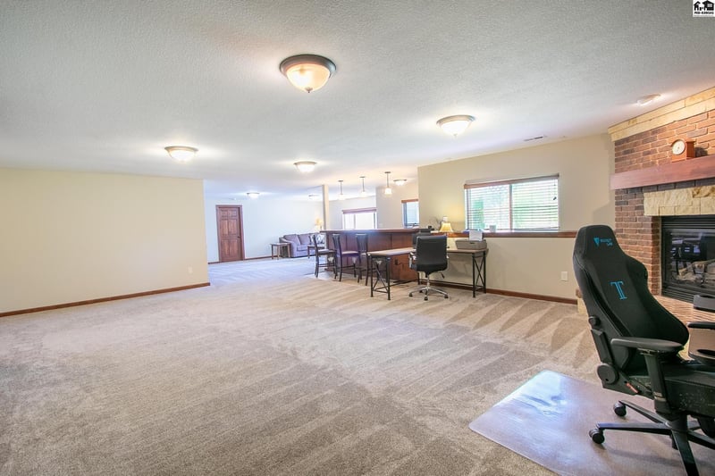 727 Goldspike Ct, Newton, KS 67114