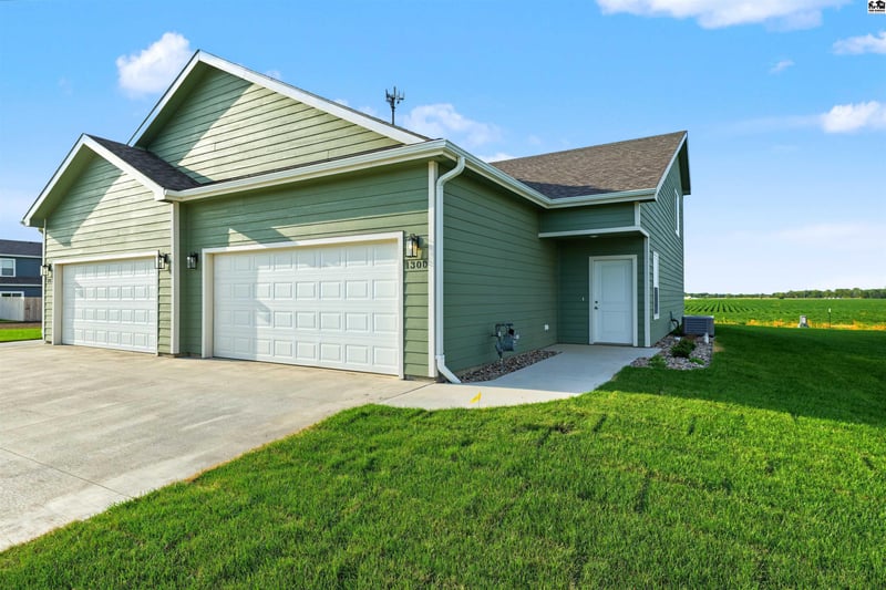 1300 Steve Hawley Ln, Salina, KS 67401