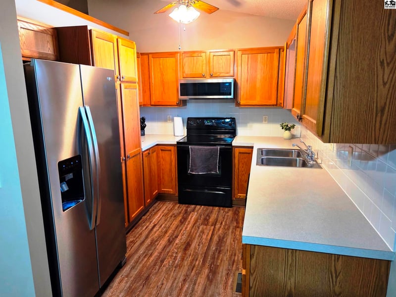 212 Sheffield St, Newton, KS 67114