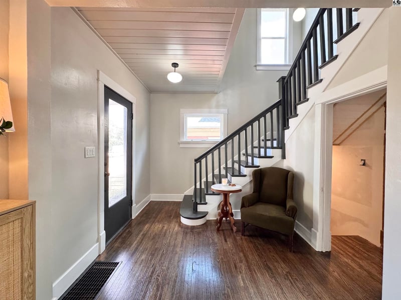 115 E 12th Ave, Hutchinson, KS 67501