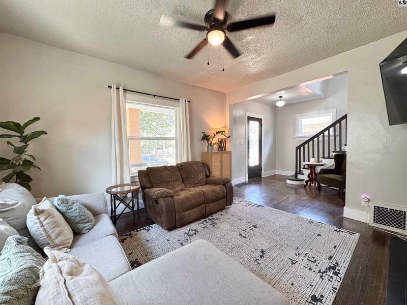 115 E 12th Ave, Hutchinson, KS 67501