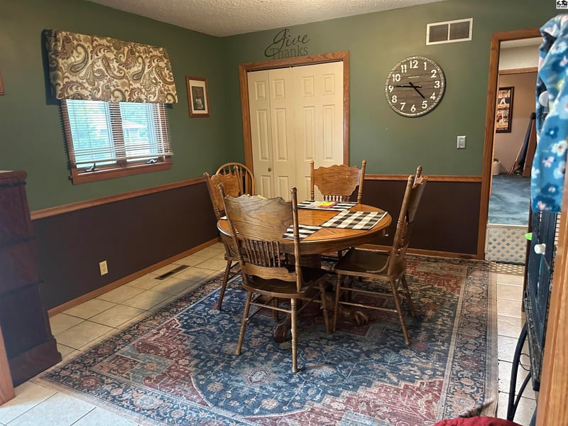 521 Oak Park Dr, Mcpherson, KS 67460