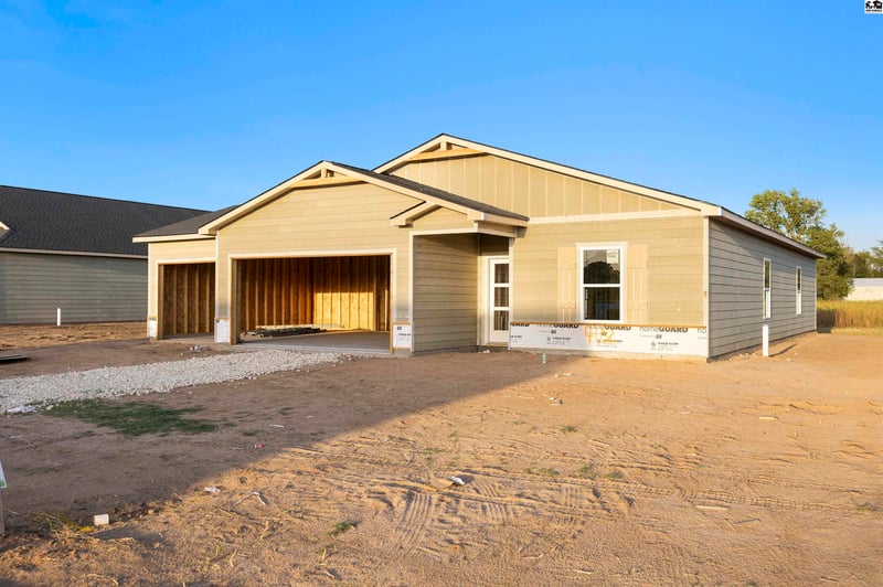 4102 Ridgwood Dr, Hutchinson, KS 67502