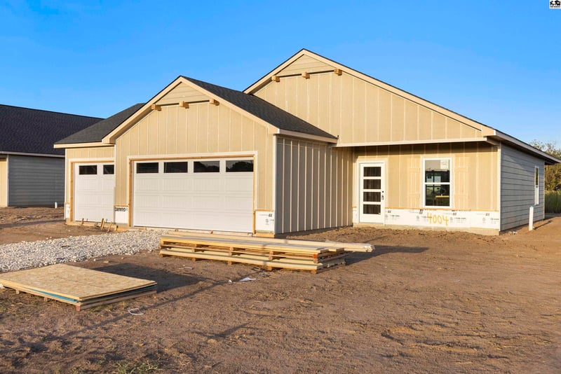 4004 Ridgewood Dr, Hutchinson, KS 67502