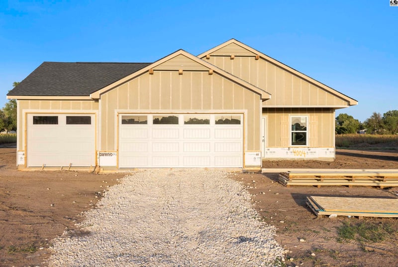 4004 Ridgewood Dr, Hutchinson, KS 67502