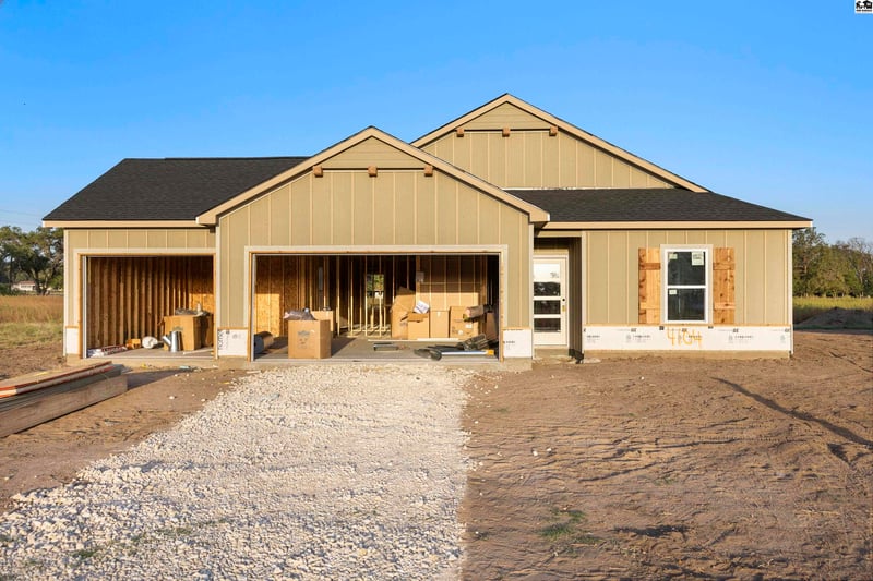 4104 Ridgewood Dr, Hutchinson, KS 67502
