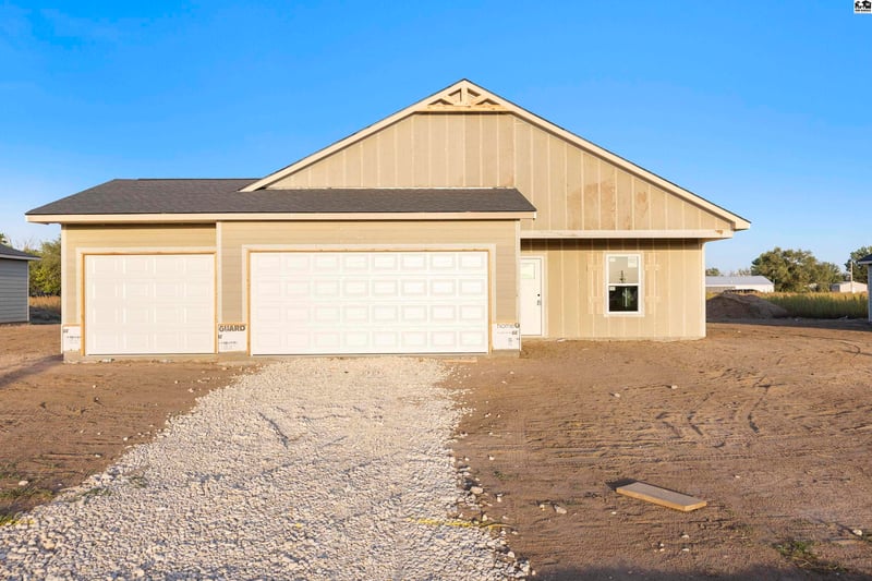 4100 Ridgewood Dr, Hutchinson, KS 67502