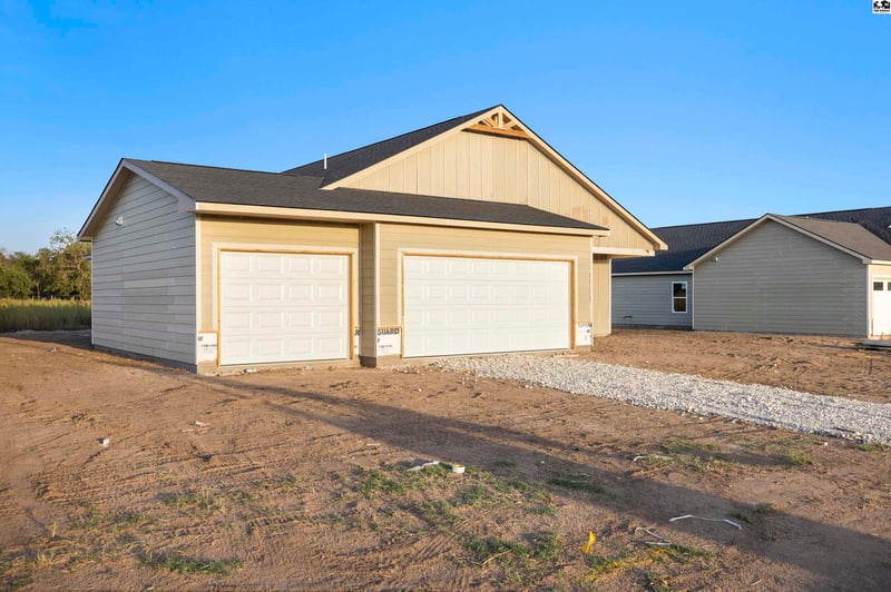 4100 Ridgewood Dr, Hutchinson, KS 67502
