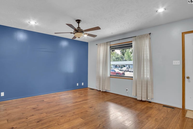 515 E Hill St, Mcpherson, KS 67460-9764