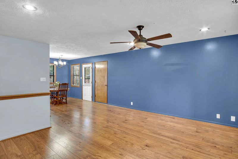 515 E Hill St, Mcpherson, KS 67460-9764