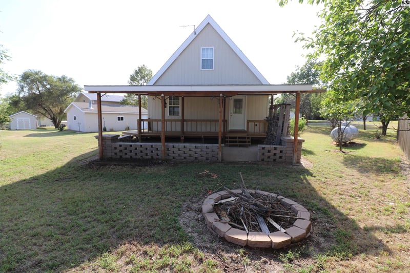 15 Utley Blvd, Marquette, KS 67464