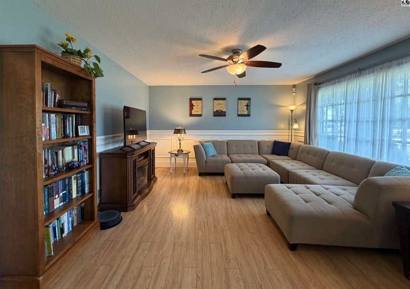 3206 N Waldron St, Hutchinson, KS 67502