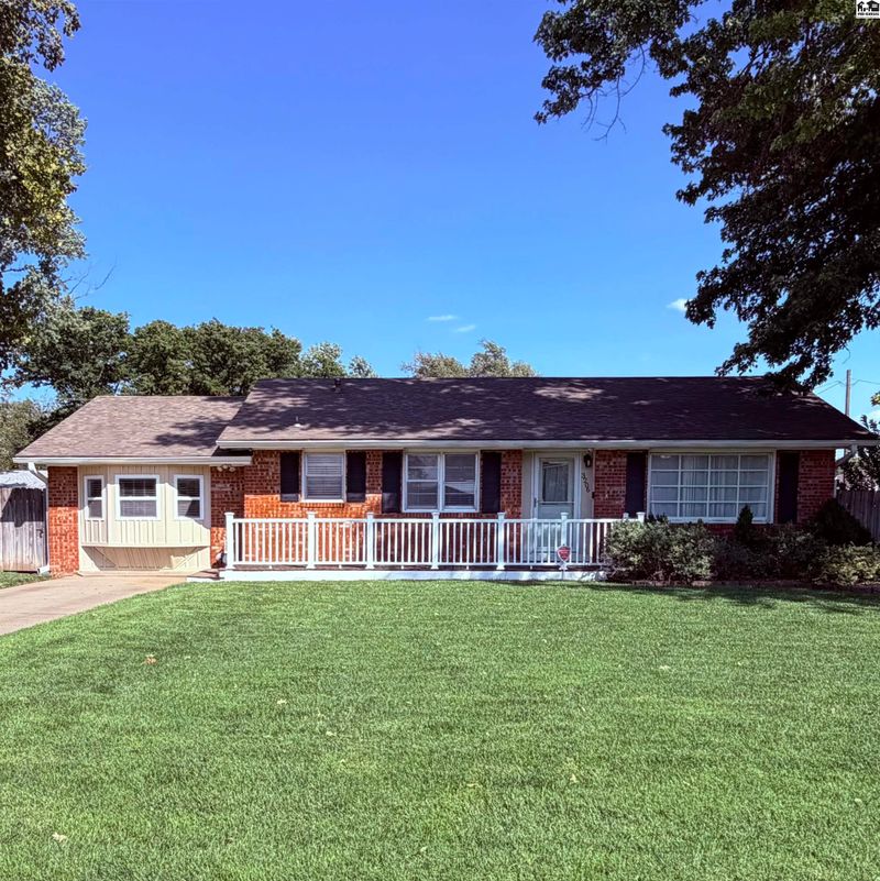 3206 N Waldron St, Hutchinson, KS 67502