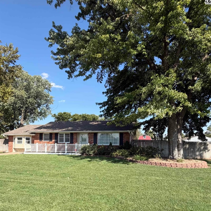 3206 N Waldron St, Hutchinson, KS 67502