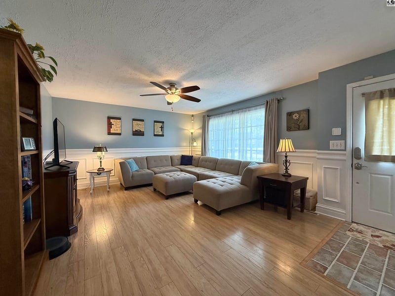 3206 N Waldron St, Hutchinson, KS 67502