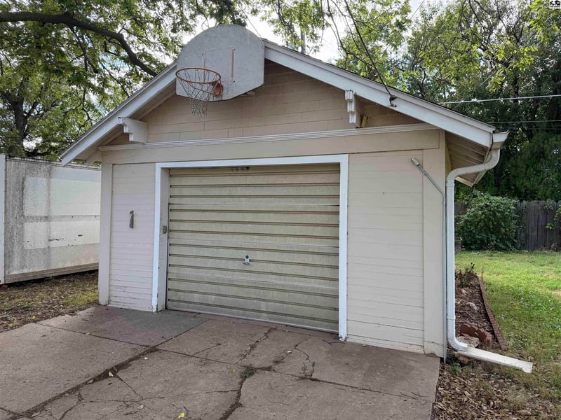 117 S Mound St, Pratt, KS 67124