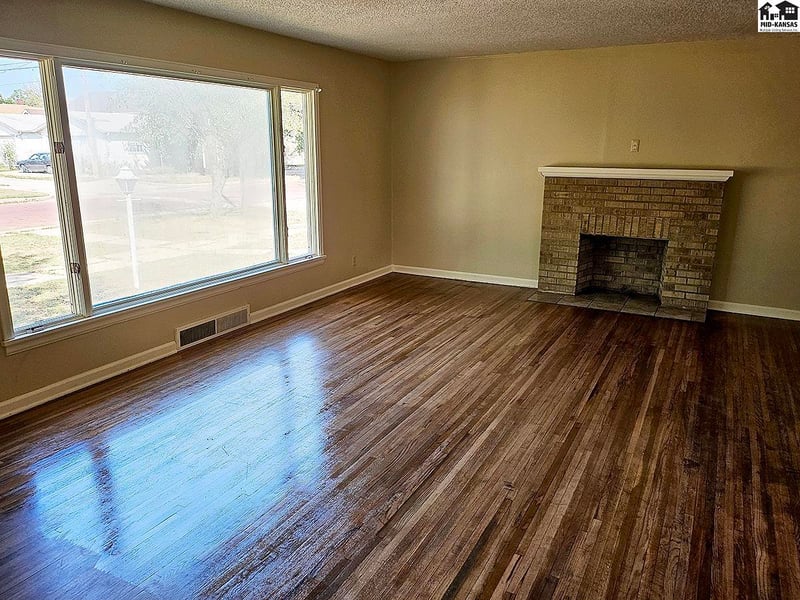 15 W 15th Ave, Hutchinson, KS 67501