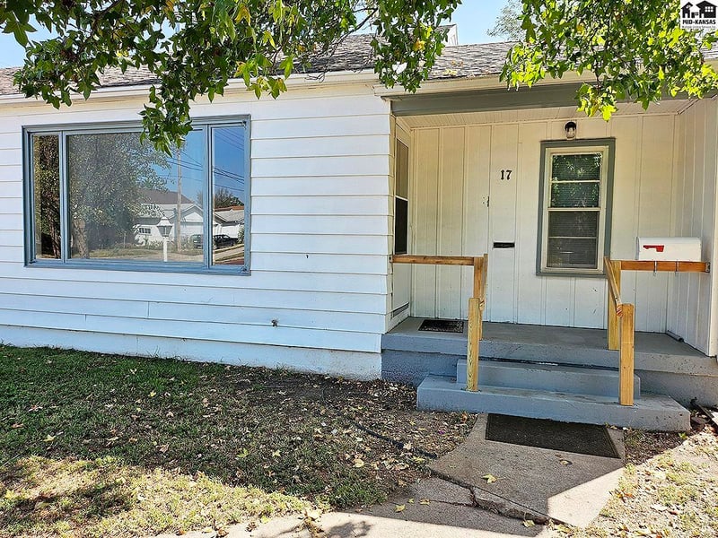15 W 15th Ave, Hutchinson, KS 67501