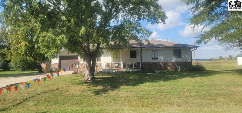 1206 W 32nd Ave, Hutchinson, KS 67502