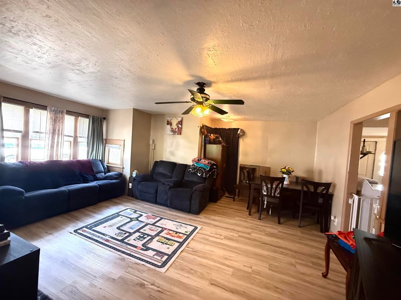 1217 N Washington St, Hutchinson, KS 67501