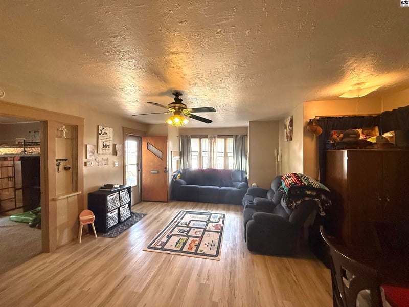 1217 N Washington St, Hutchinson, KS 67501