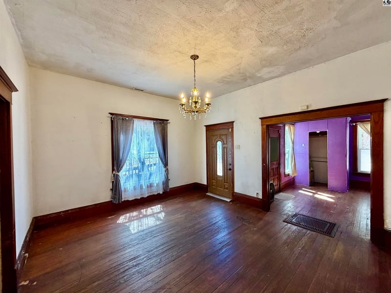703 E Commercial, Lyons, KS 67554