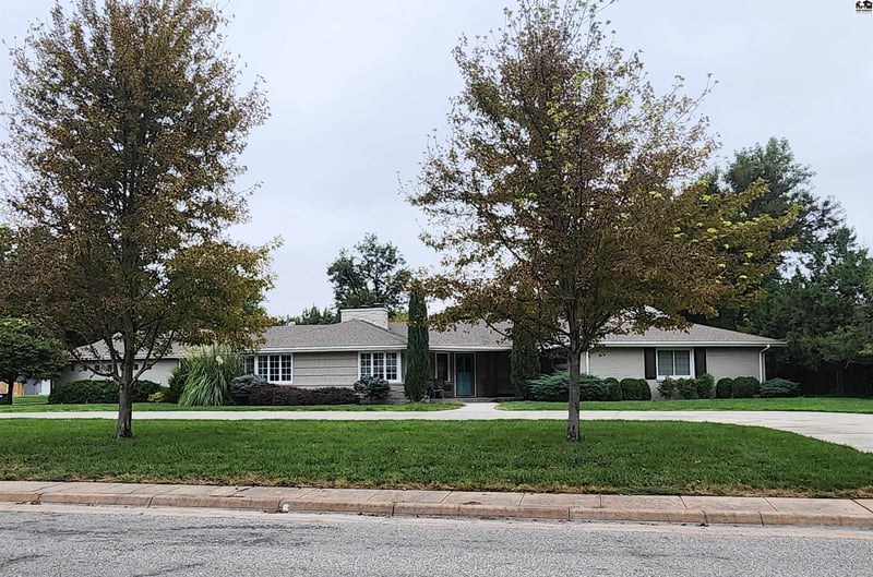 12 Downing Rd, Hutchinson, KS 67502