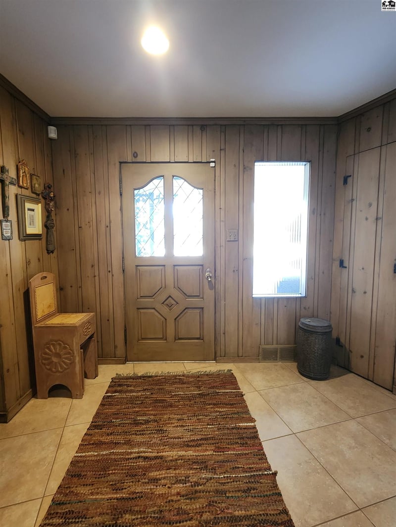 12 Downing Rd, Hutchinson, KS 67502