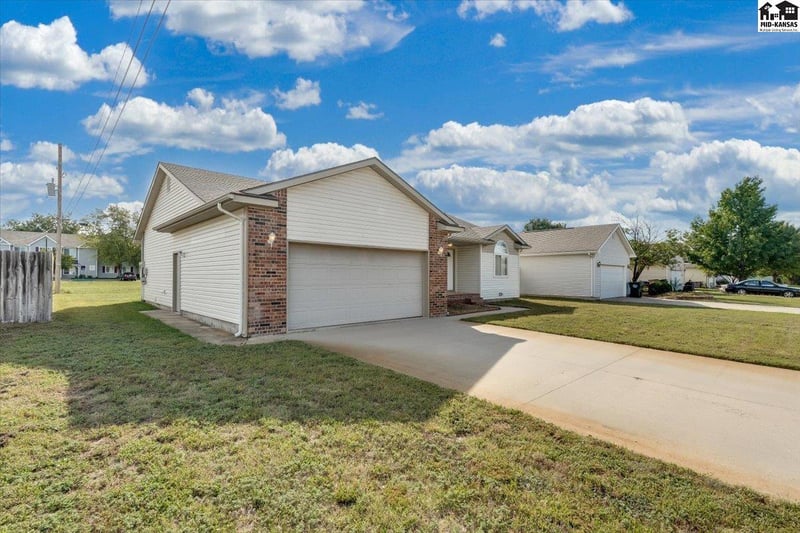 3402 Amanda St, Hutchinson, KS 67502