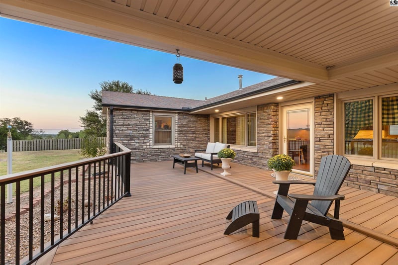 2103 N Obee Rd, Hutchinson, KS 67502
